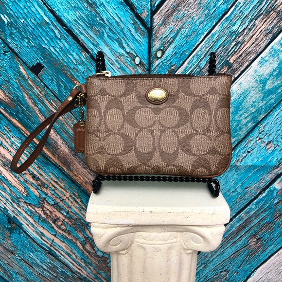 Coach Handbags - Never been used Coach hand Clutch